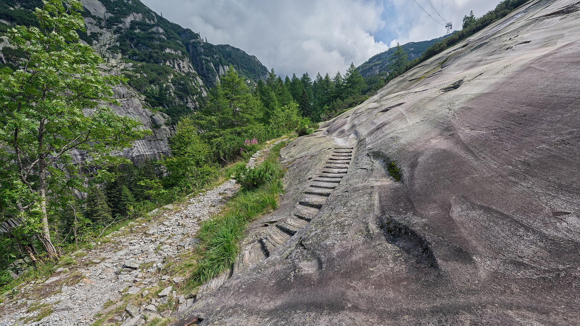 Hählen Platten stairs on the ViaSbrinz mule track