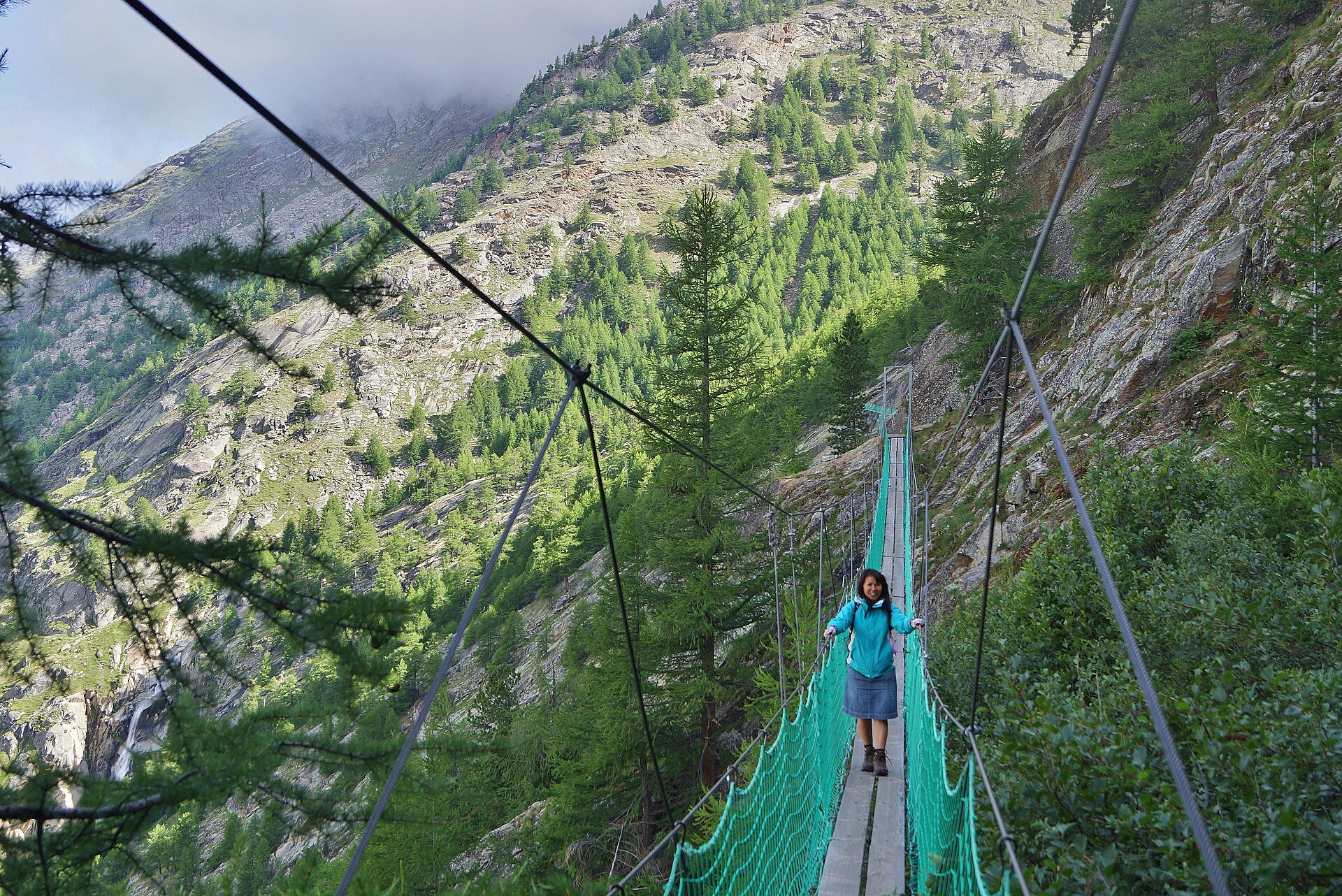 Suspension bridge on the Höhenweg Almagelleralp