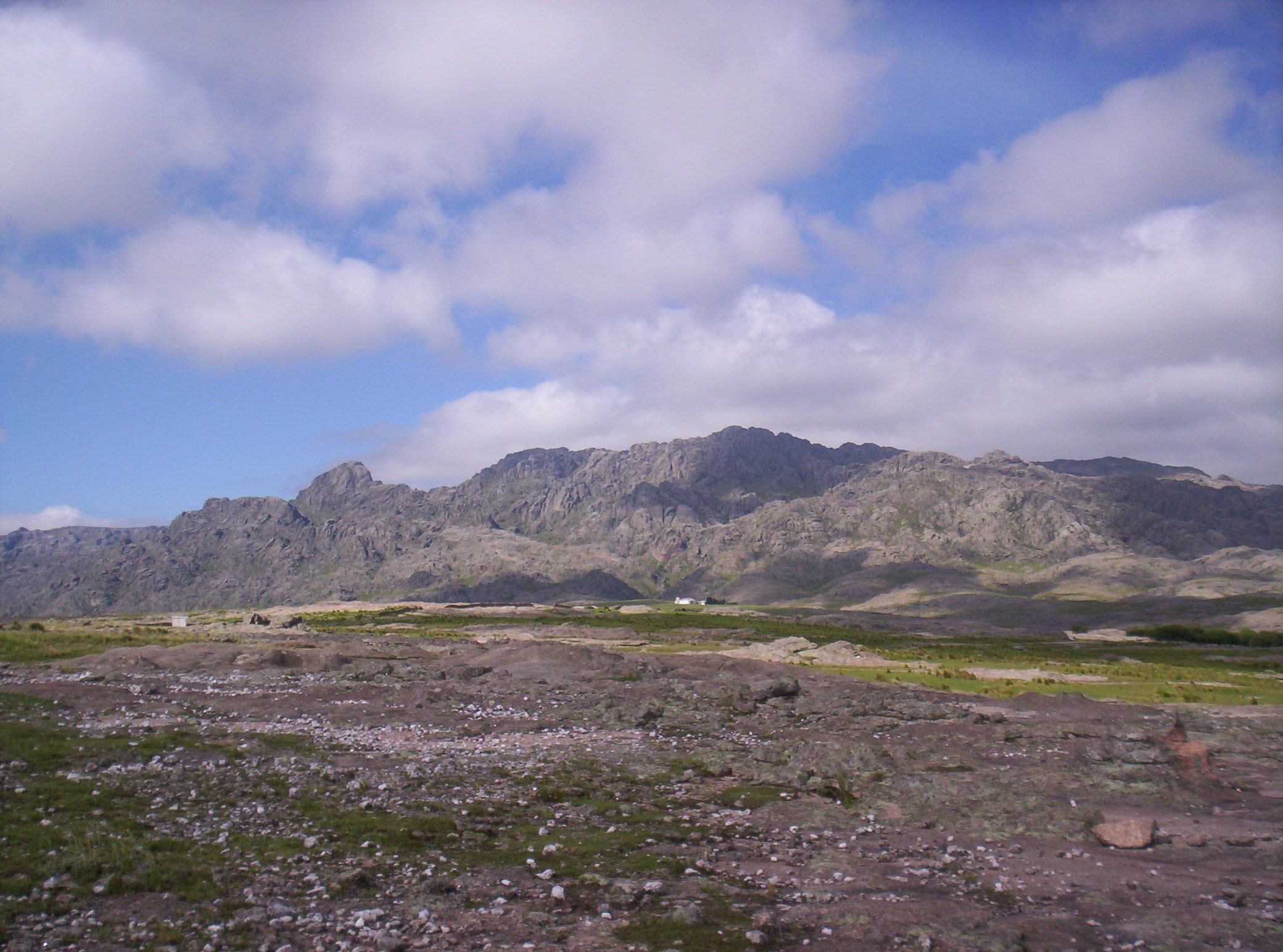Los Gigantes granite massif with Cerro Mogote, Cordoba