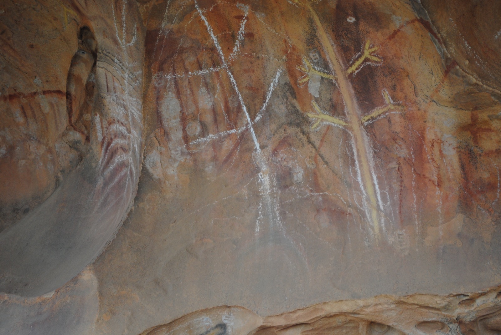 Adnyamathanha rock paintings at Arkaroo Rock shelter