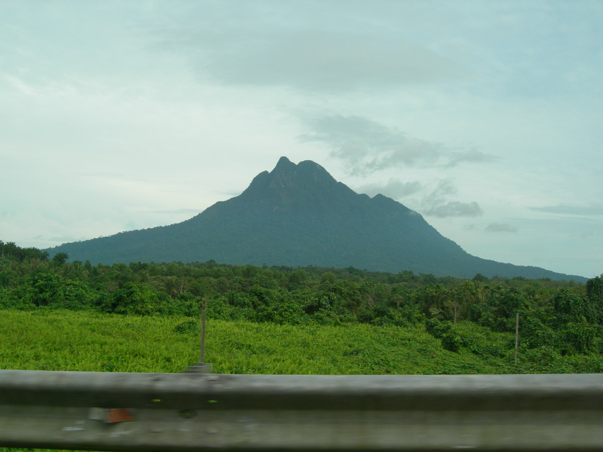 Borneo Mountains: Essential Day-Hikes