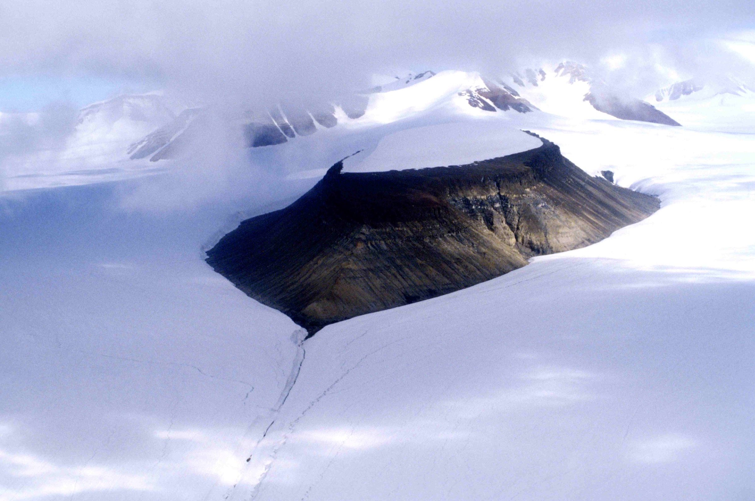 Canada — Grant Land Mountains (Quttinirpaaq): Essential Day-Hikes