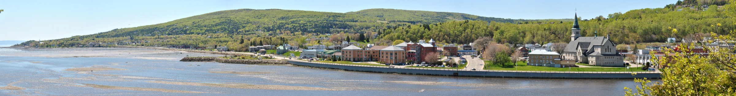 Panoramic view of La Malbaie at the foot of the Charlevoix-Est plateau
