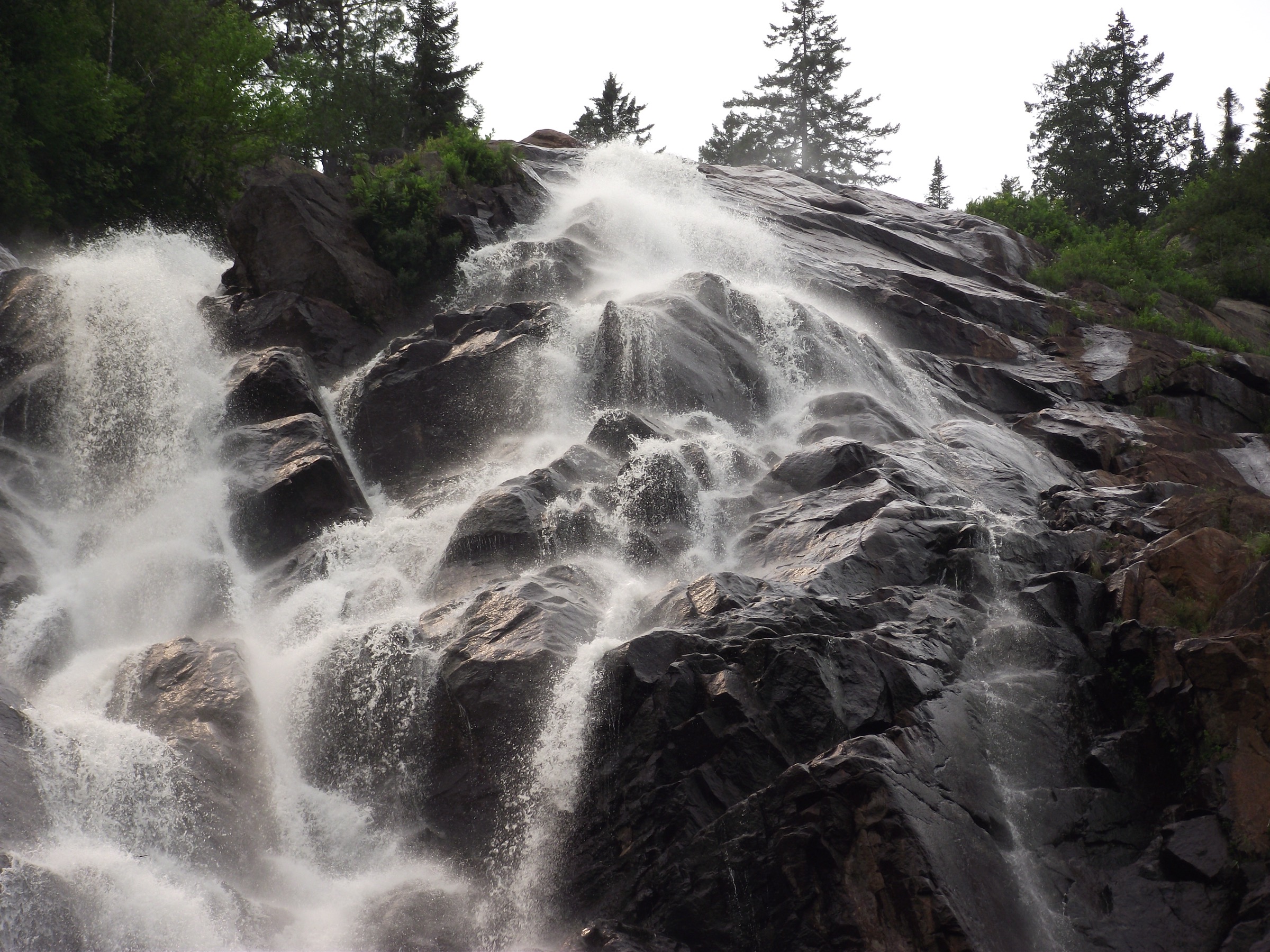 Chute Delaney, a 150 m waterfall in the Vallée Bras-du-Nord above Saint-Raymond