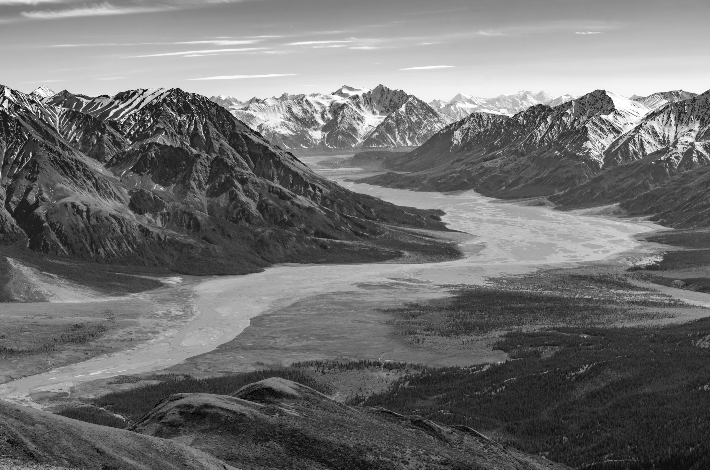 Slims River valley from the Sheep–Bullion plateau approach above Thechàl Dhâl, Kluane National Park