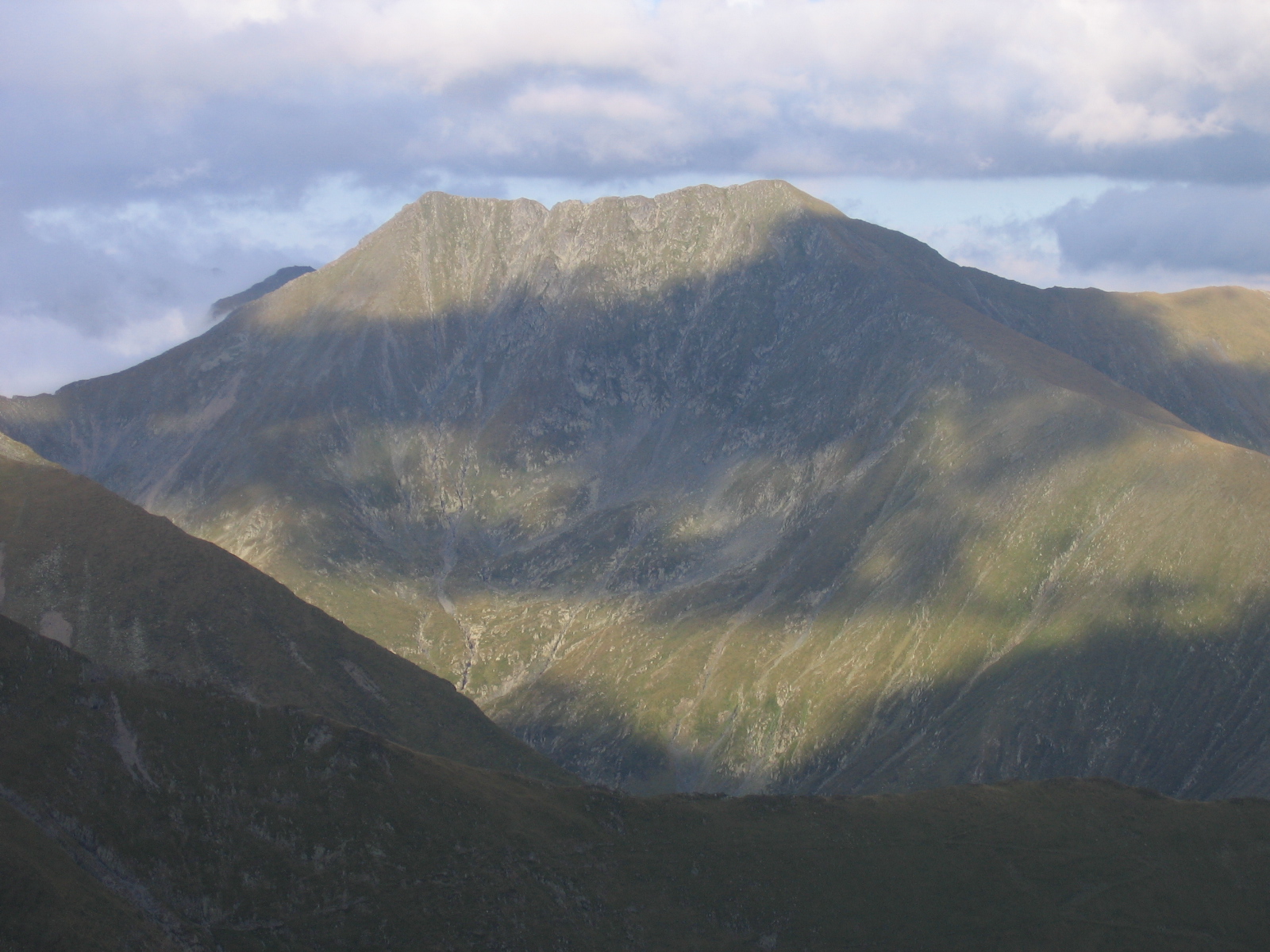 Carpathians — Romanian Southern and Western: Essential Day-Hikes