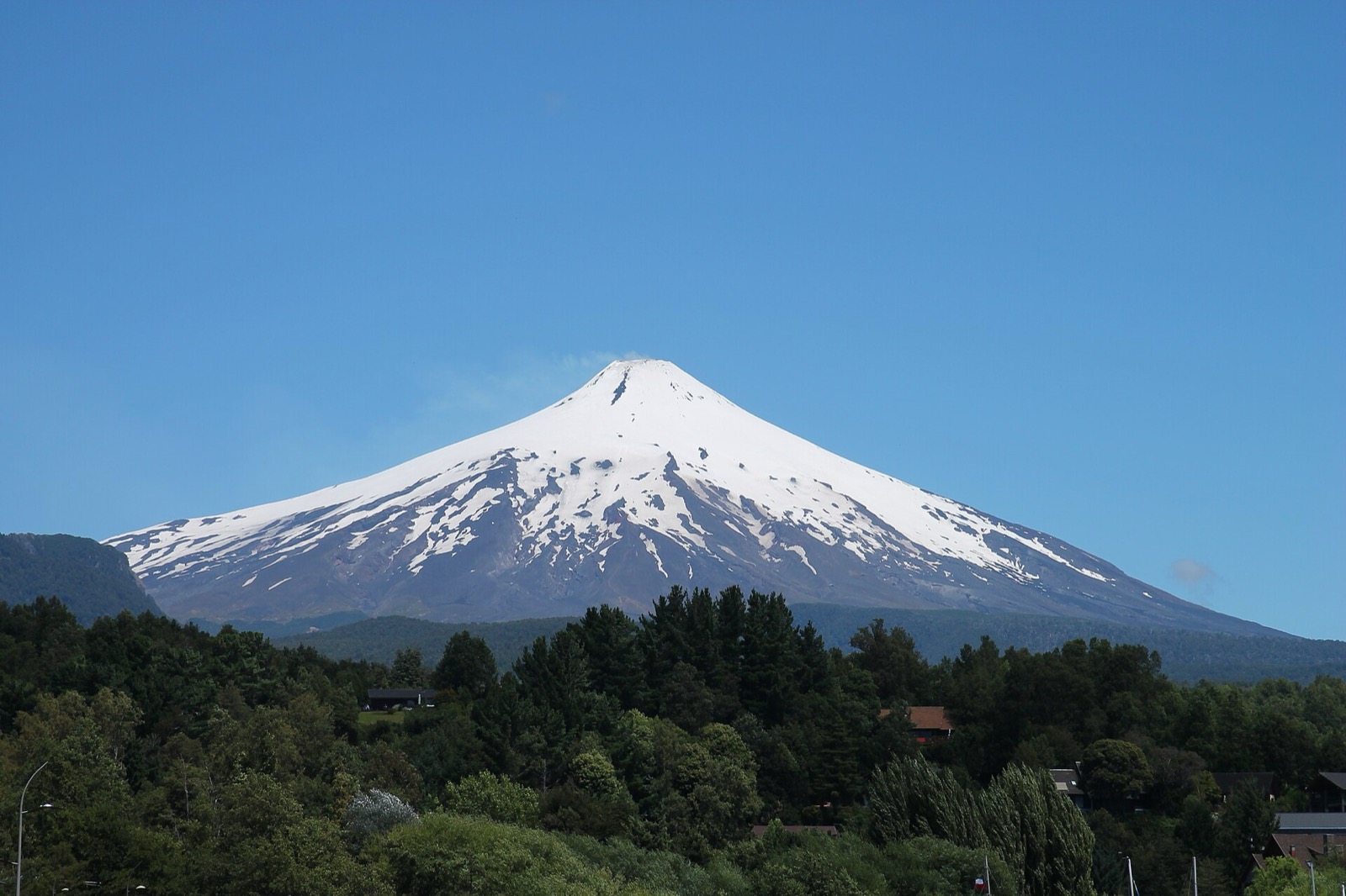 Volcán Villarrica seen from Pucón, Araucanía