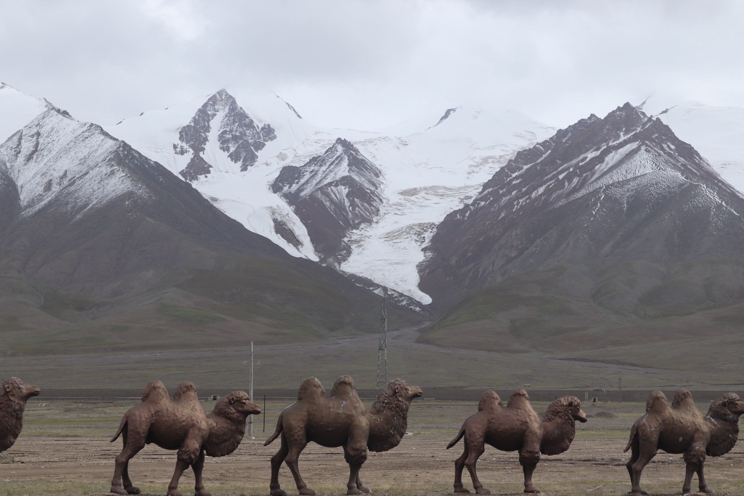 China — Eastern Kunlun, Golmud–Qaidam: Essential Day-Hikes
