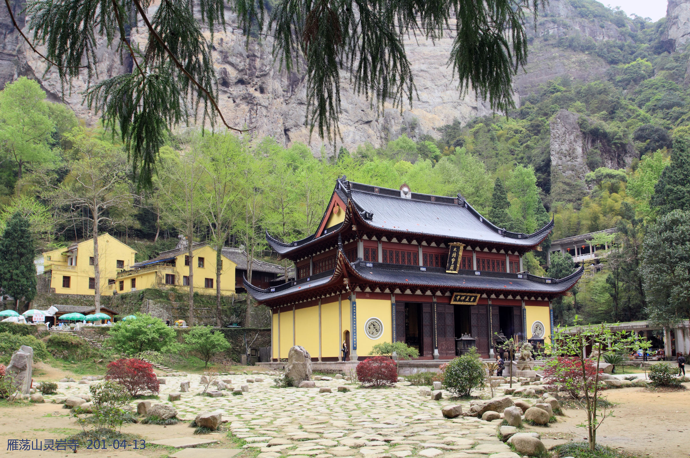 Lingyan Temple at the foot of the rhyolite cliffs in the Lingyan scenic area, Yandang Shan