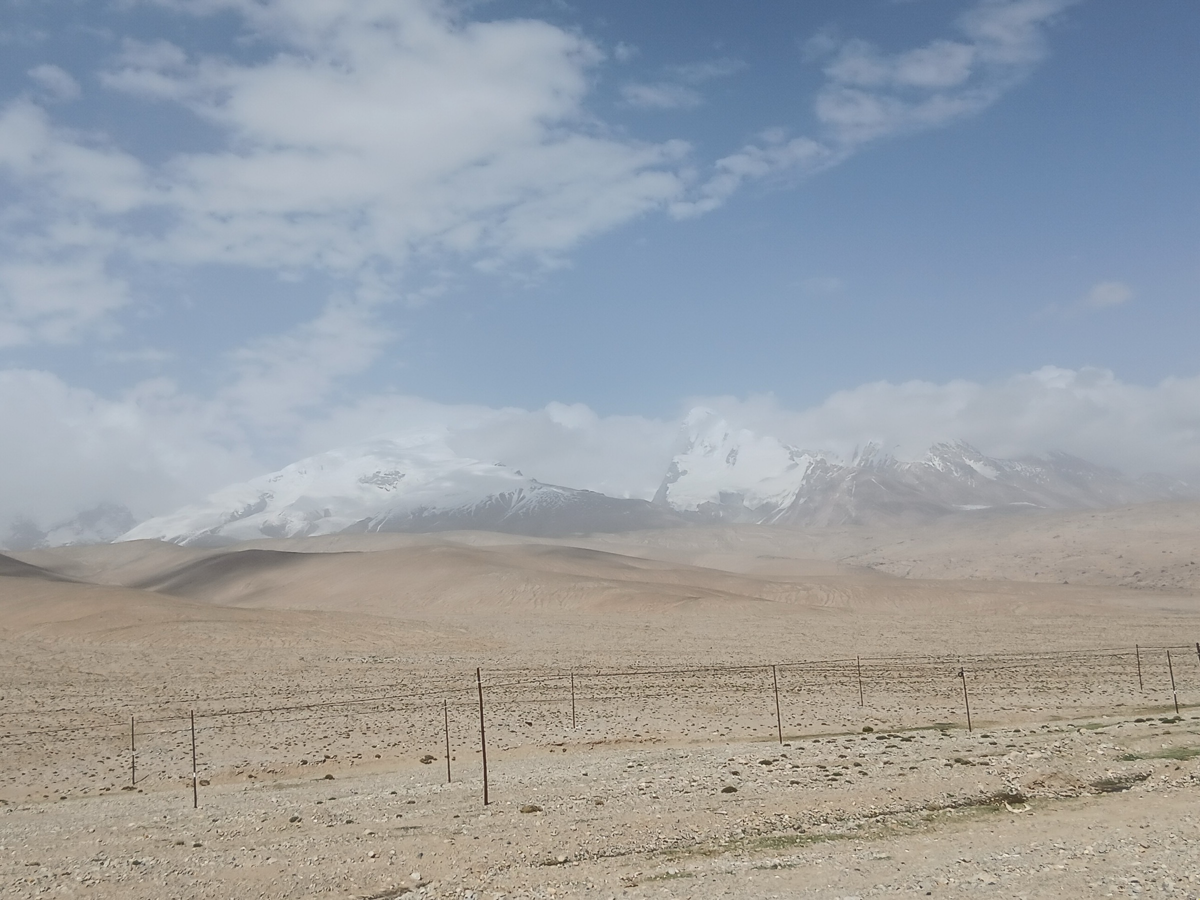 China — Pamir / Karakoram: Karakul Lake and Muztagh Ata