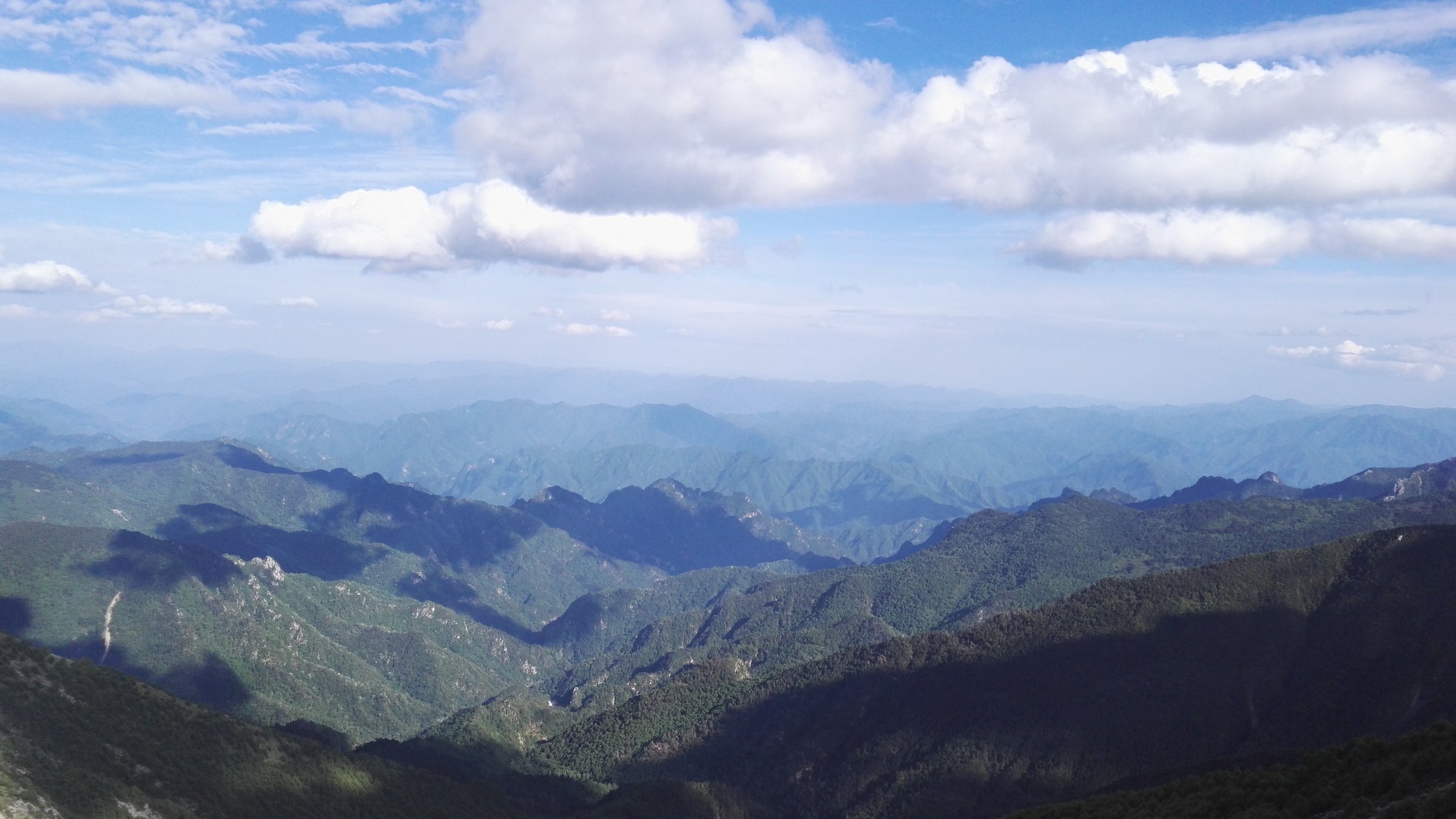 Mountain Taibai upper ridge near Baxiantai