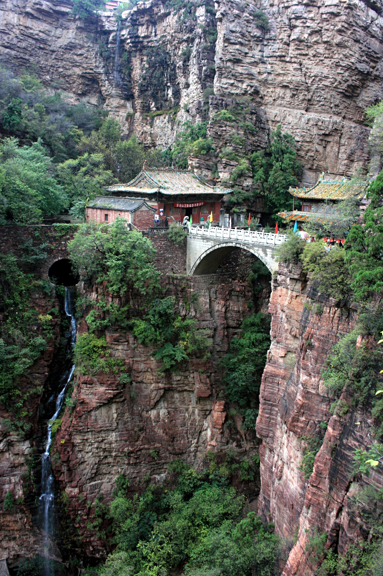 China — Taihang, Cangyan / Central Hebei: Essential Day-Hikes