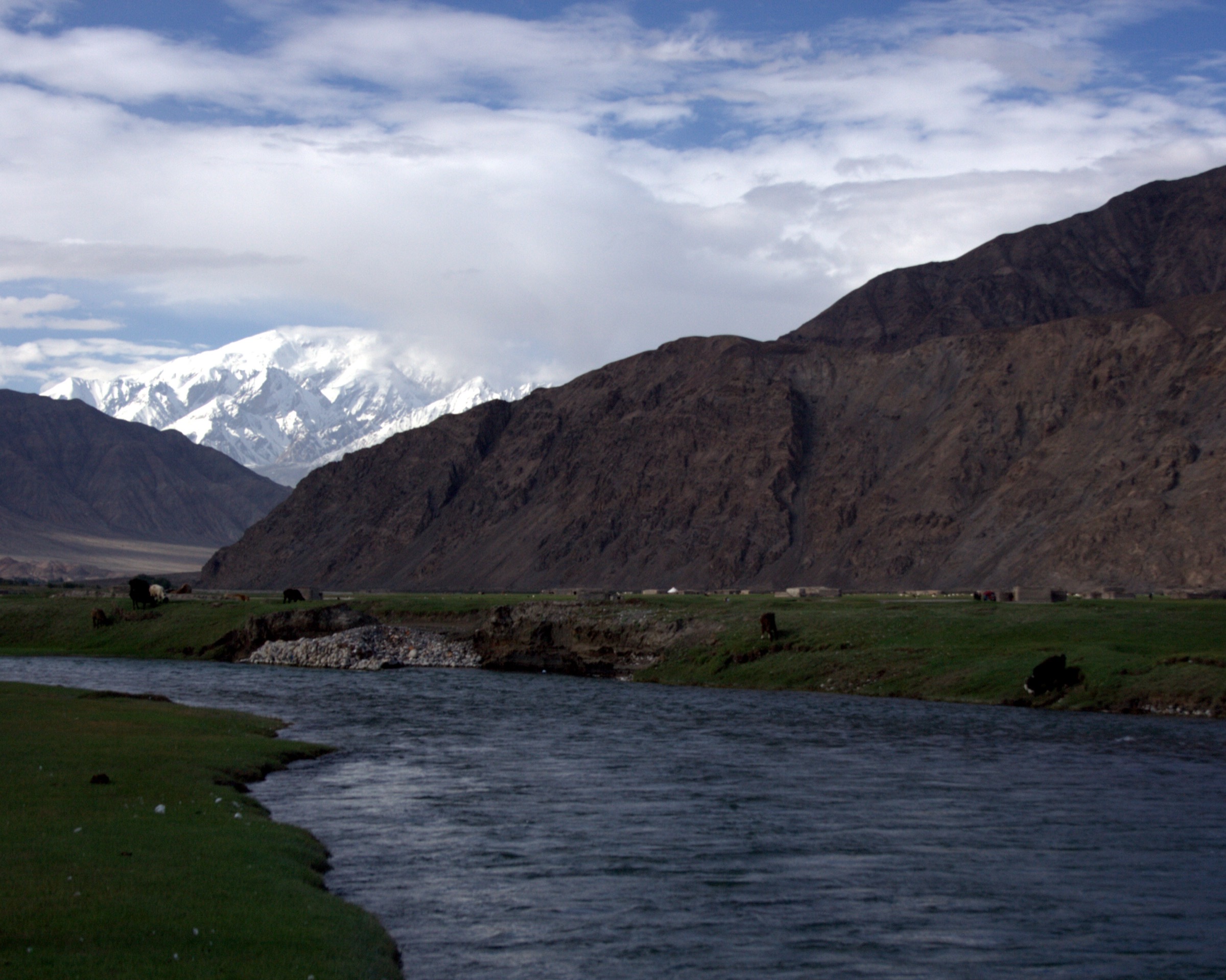 China — Western Kunlun, Hotan-Keriya: Essential Day-Hikes