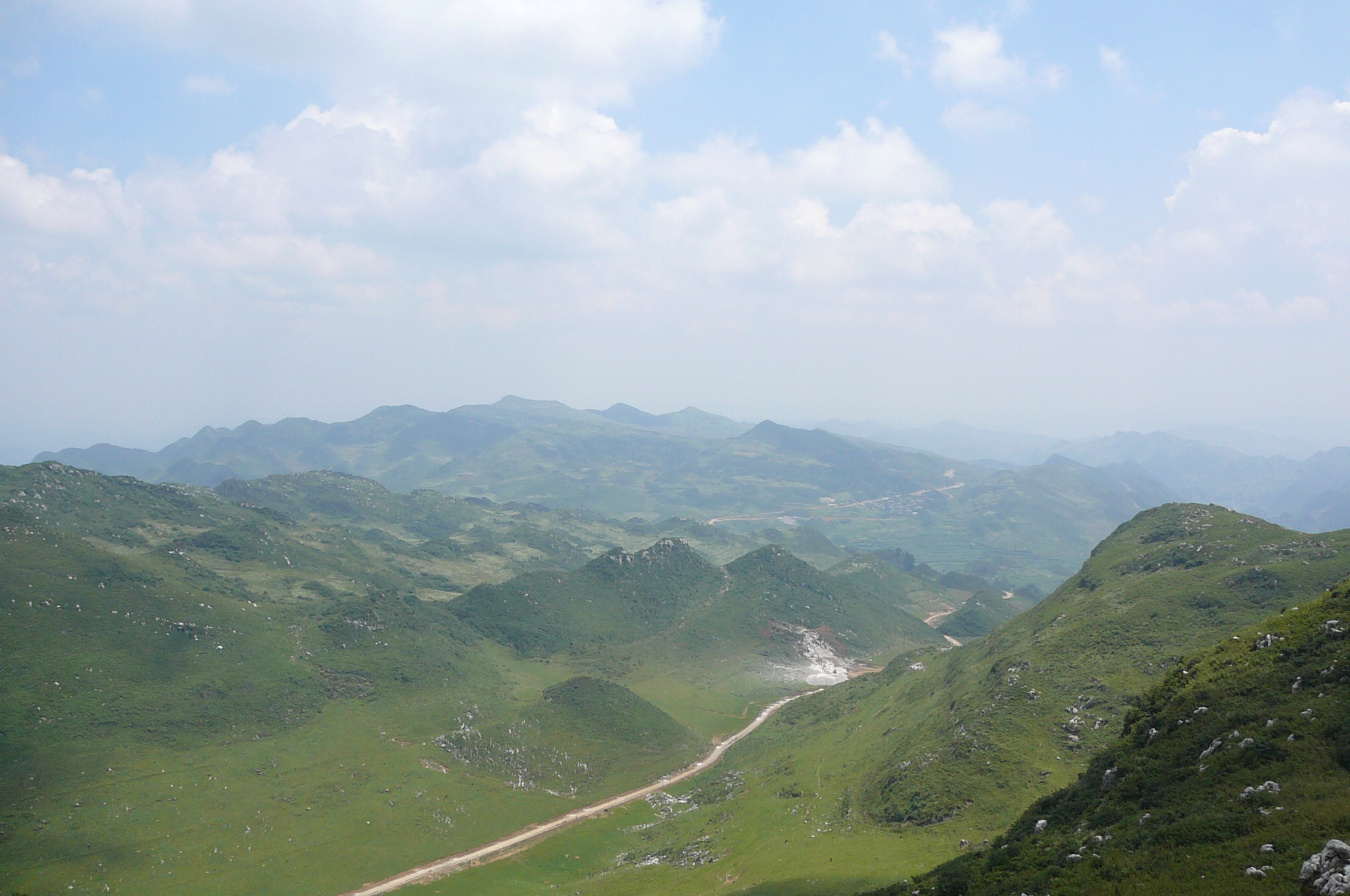Jiucaiping basalt-and-grassland plateau, Hezhang–Zhongshan border, Guizhou