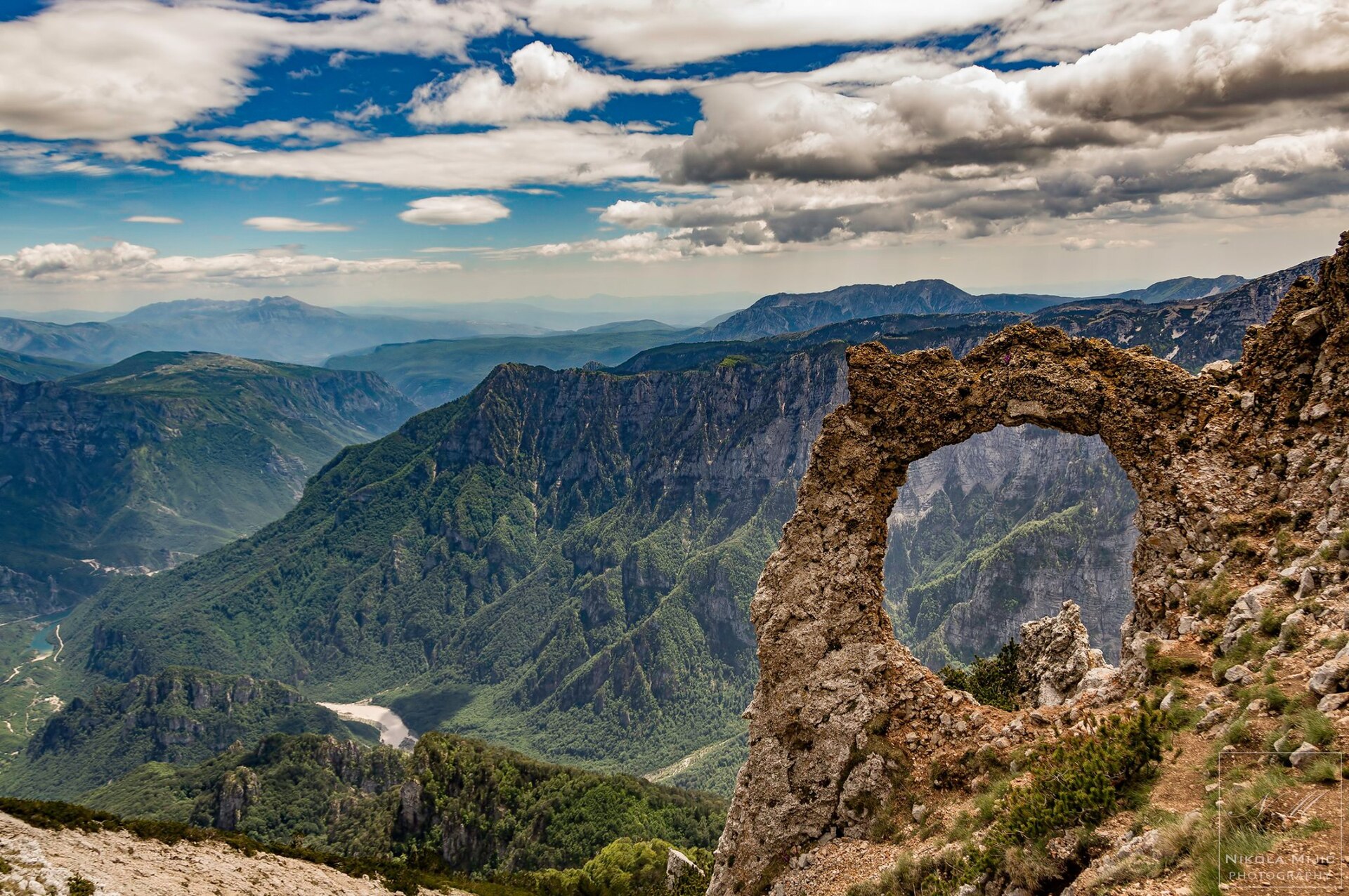 Hajdučka vrata natural stone arch on Čvrsnica