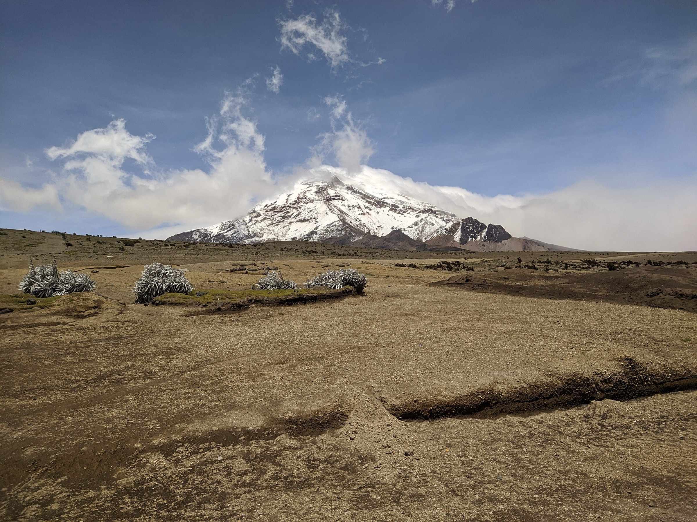 Ecuador — Chimborazo / Central Andes: Essential Day-Hikes
