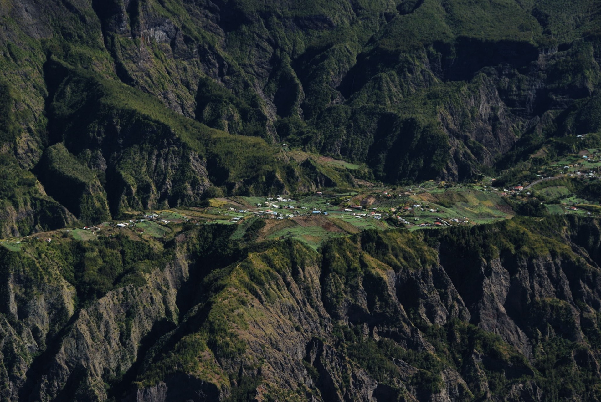 The perched settlement of Îlet à Cordes in the western Cirque de Cilaos
