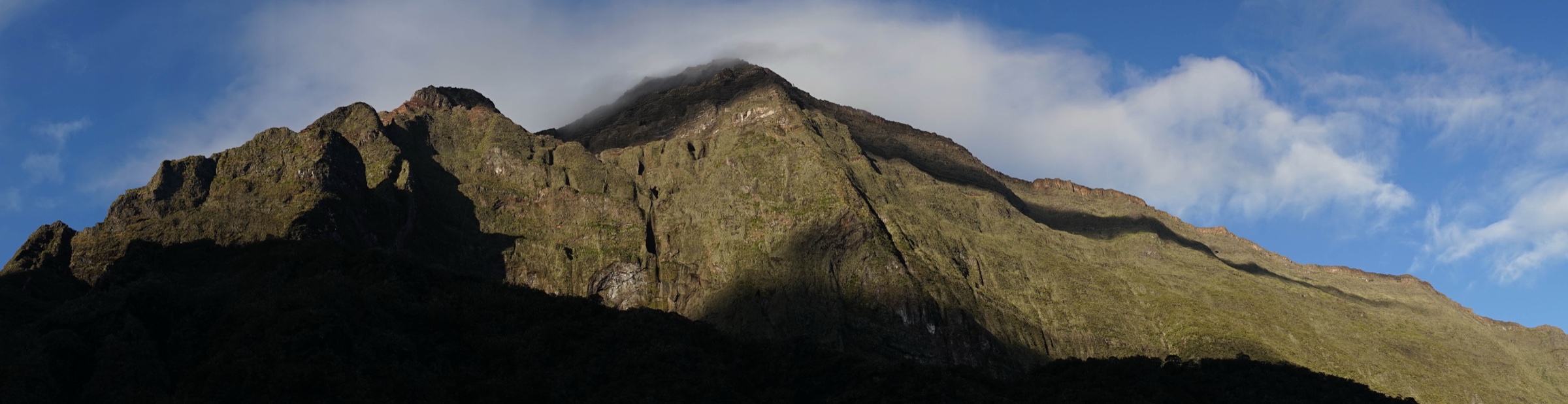 Panoramic morning light on the Grand Bénare ridge on the western rampart of the Piton des Neiges massif