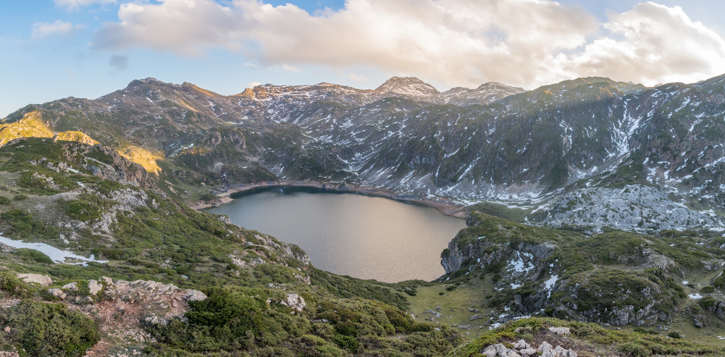 Iberia — Western Cantabrian Mountains: Essential Day-Hikes
