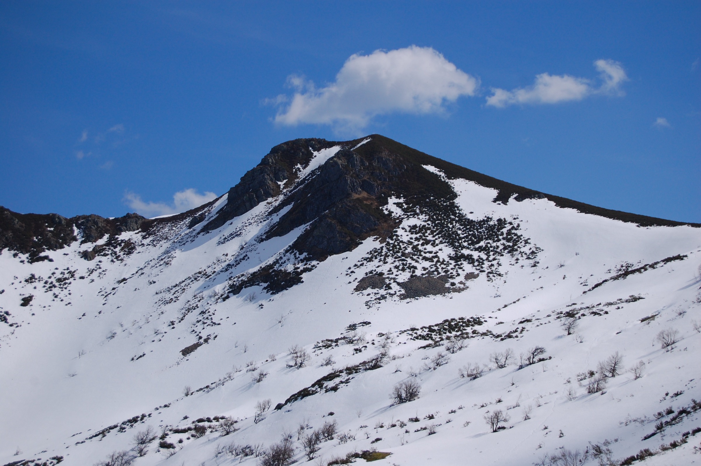 Pico dos Tres Bispos from Campa dos Tres Bispos