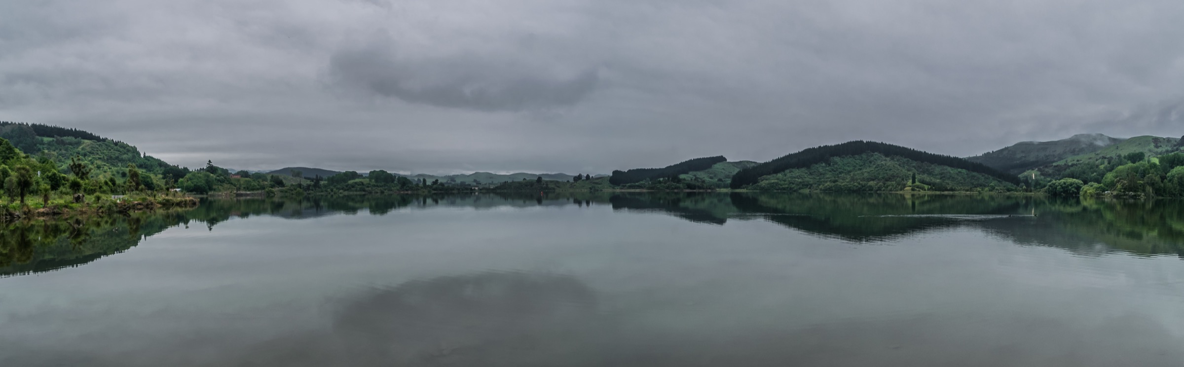 Panoramic view of Lake Tūtira with the Maungaharuru Range behind, from the eastern edge of the Ahimanawa hill country