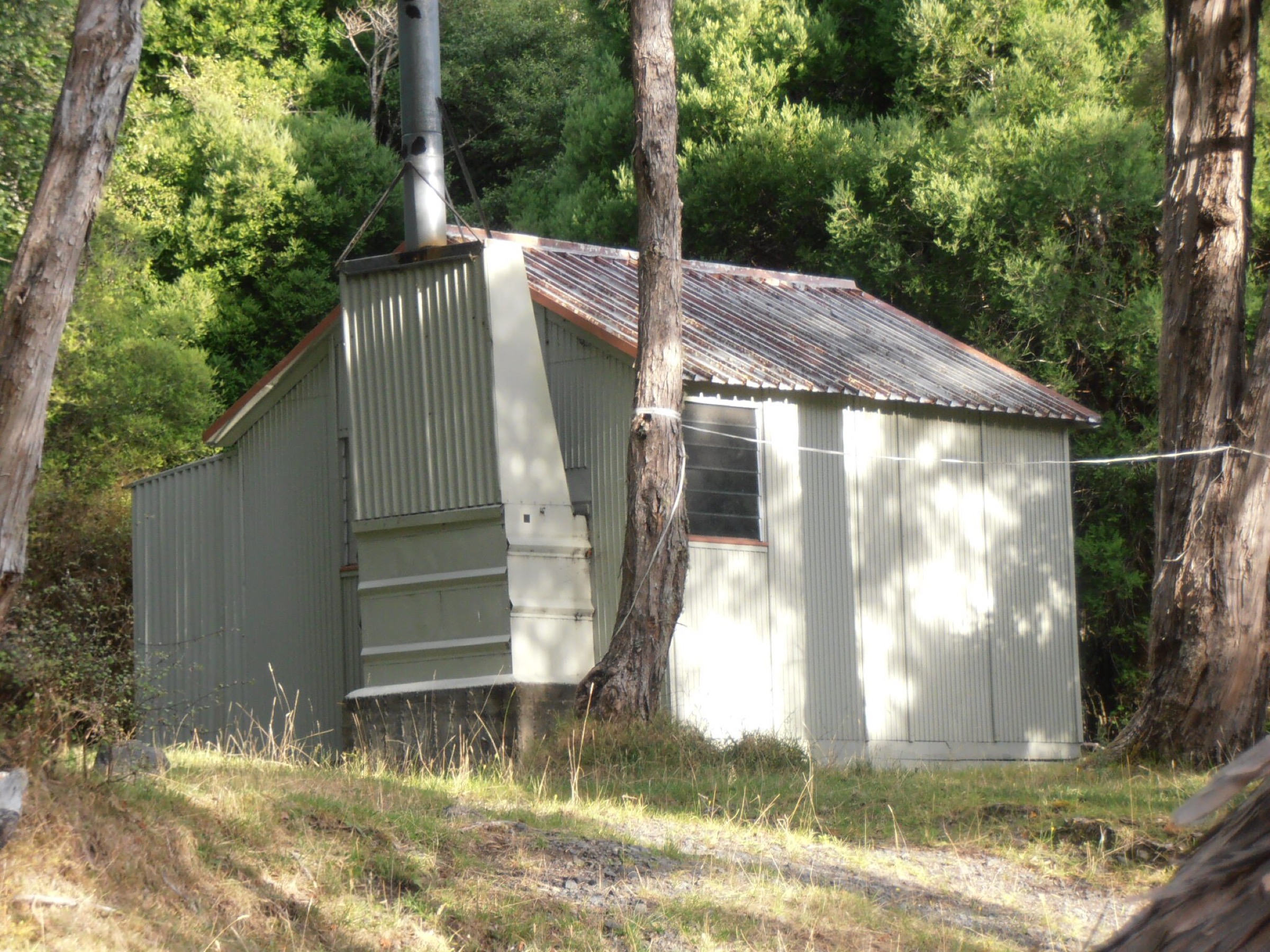 Kawakawa Hut in Aorangi Forest Park, the start of the Kawakawa to Mangatoetoe day section