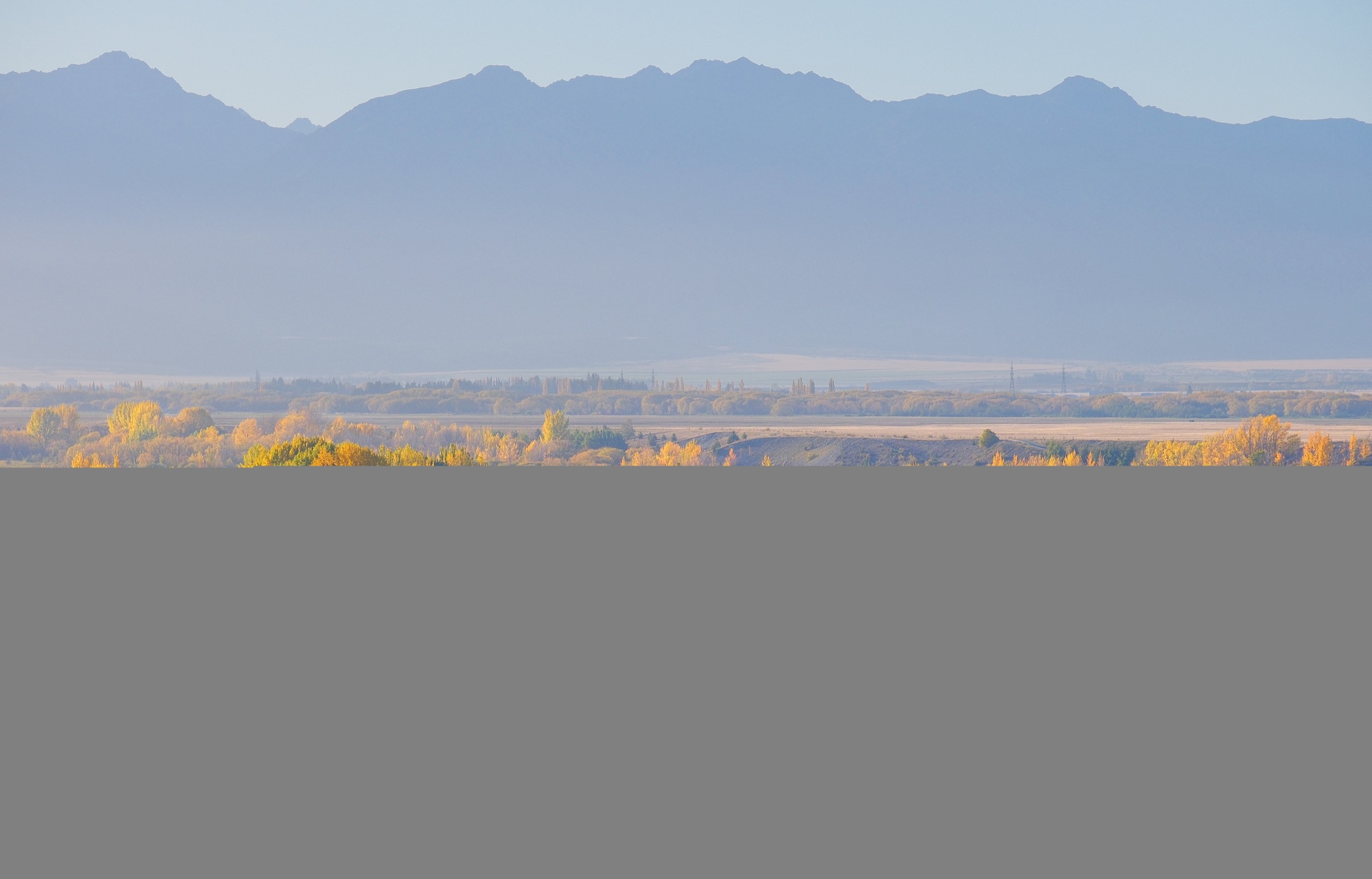 Autumn colours along the Ōhau River towards the Ben Ohau Range