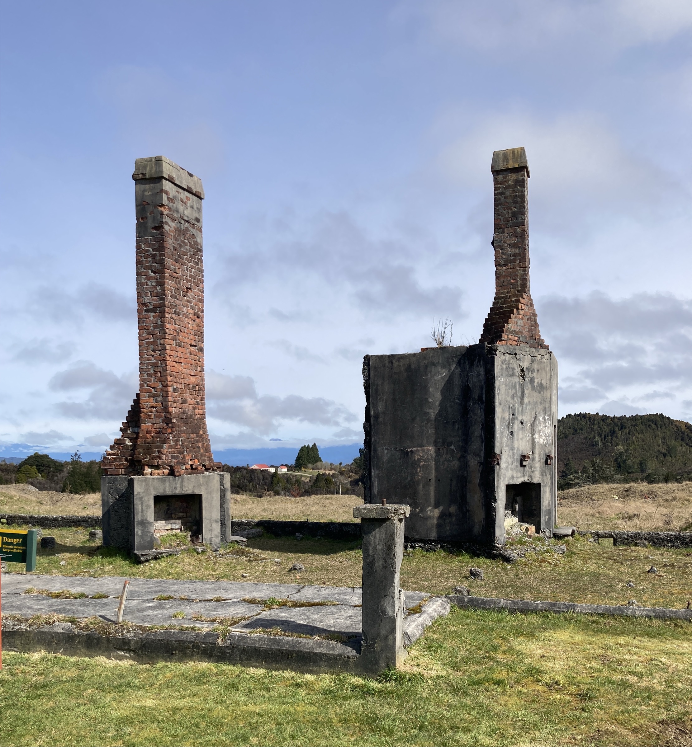 Mining relics in the Snowy Battery area at Waiuta