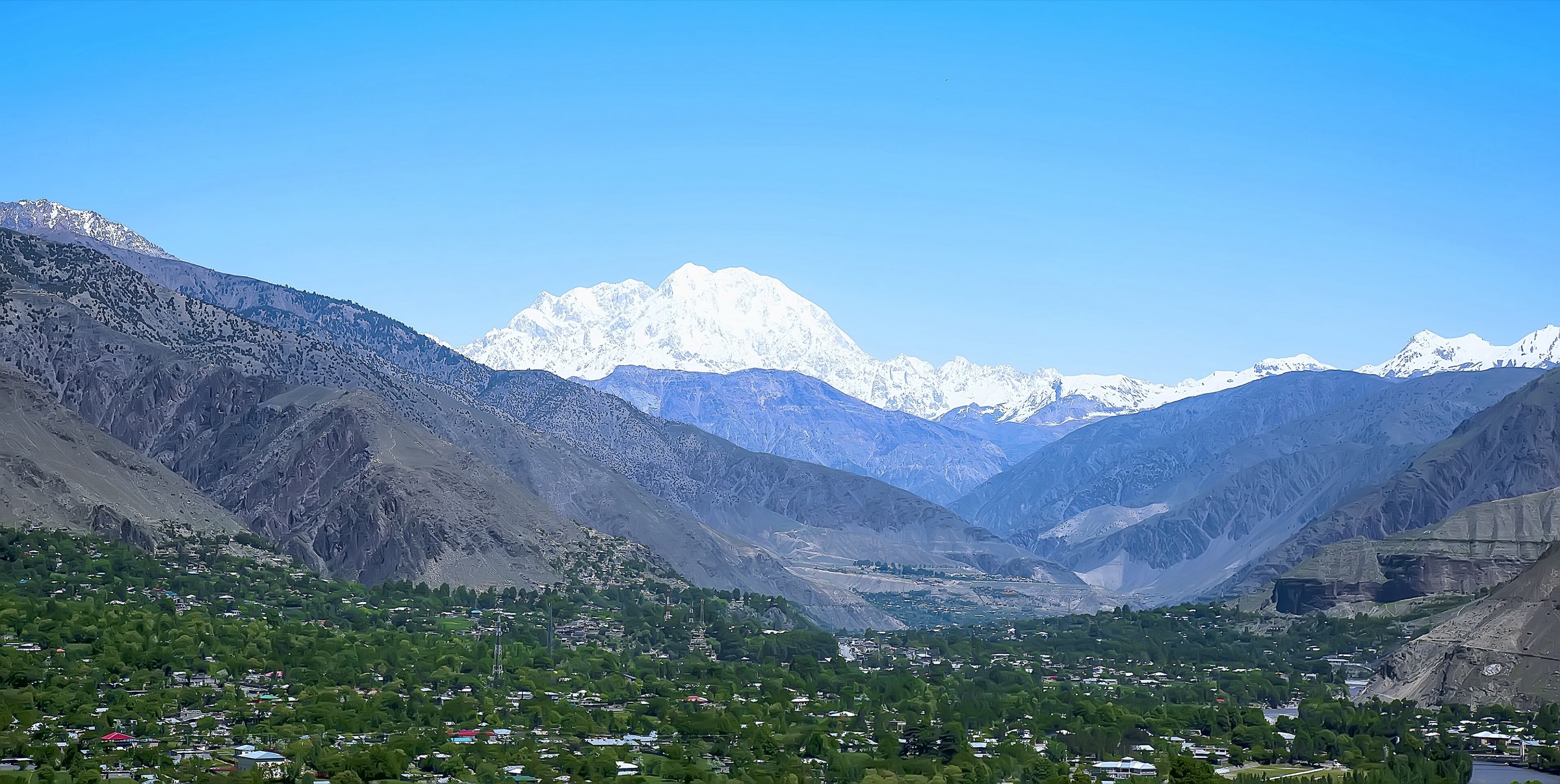 Pakistan — Chitral Hindu Kush: Essential Day-Hikes