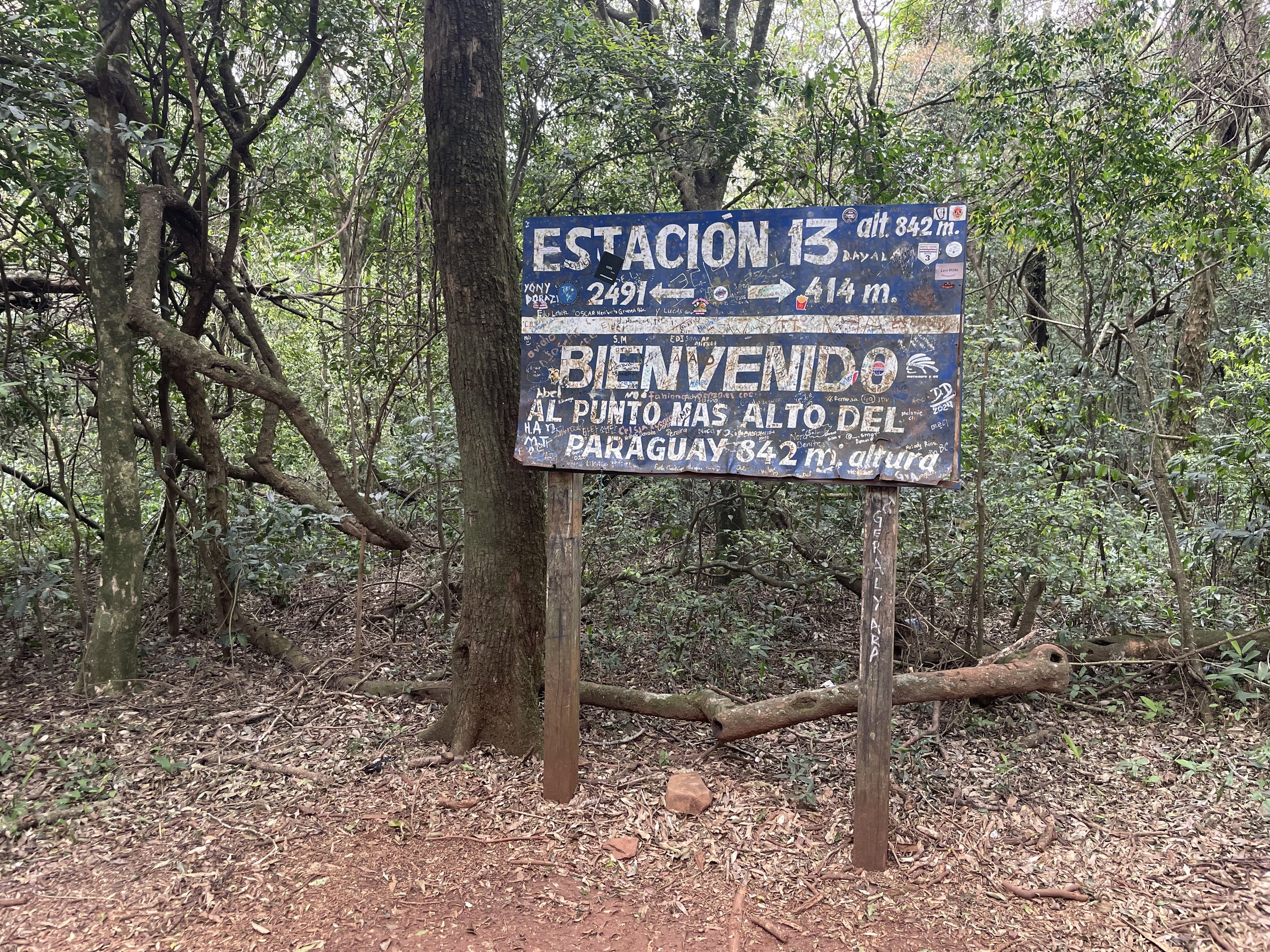 Cerro Tres Kandú high point sign