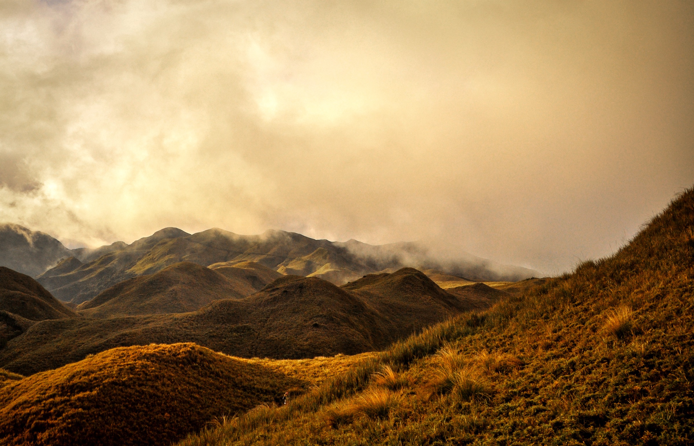 Philippines — Cordilleras & Volcanic Ranges: Essential Day-Hikes
