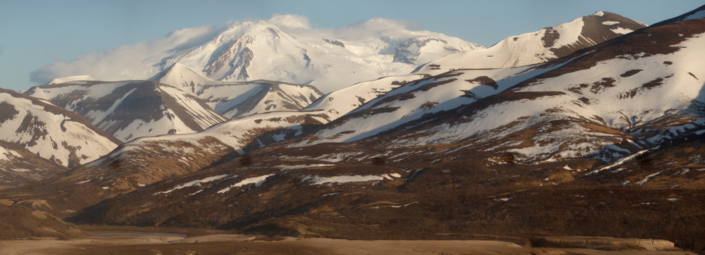 USA — Alaska Peninsula volcanoes: essential day hikes