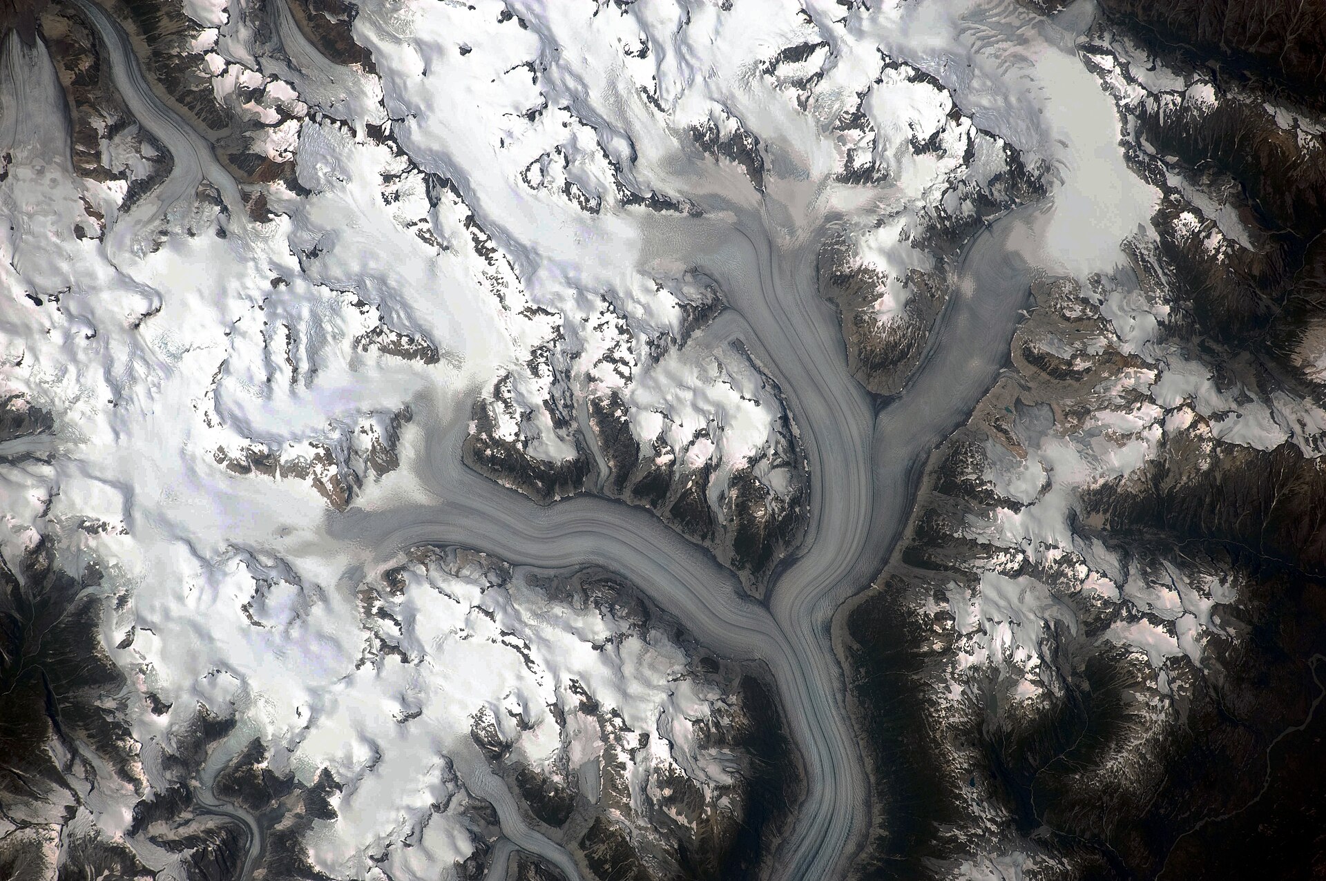 Astronaut photograph of the Silverthrone and Klinaklini glaciers