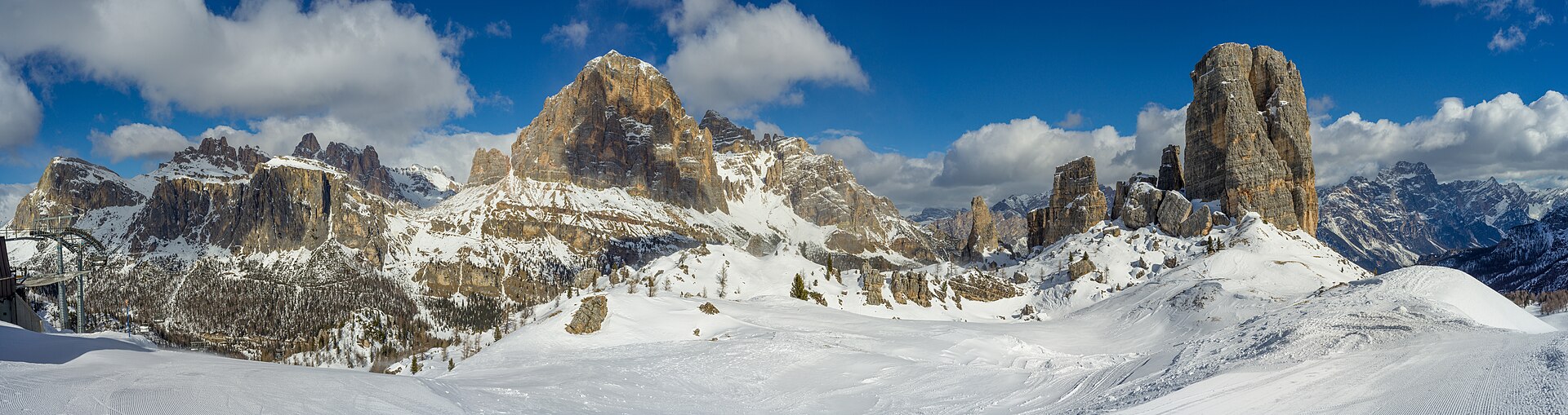 Lagazuoi, the Falzarego towers, Col dei Bos, Tofana di Rozes and Cinque Torri in winter