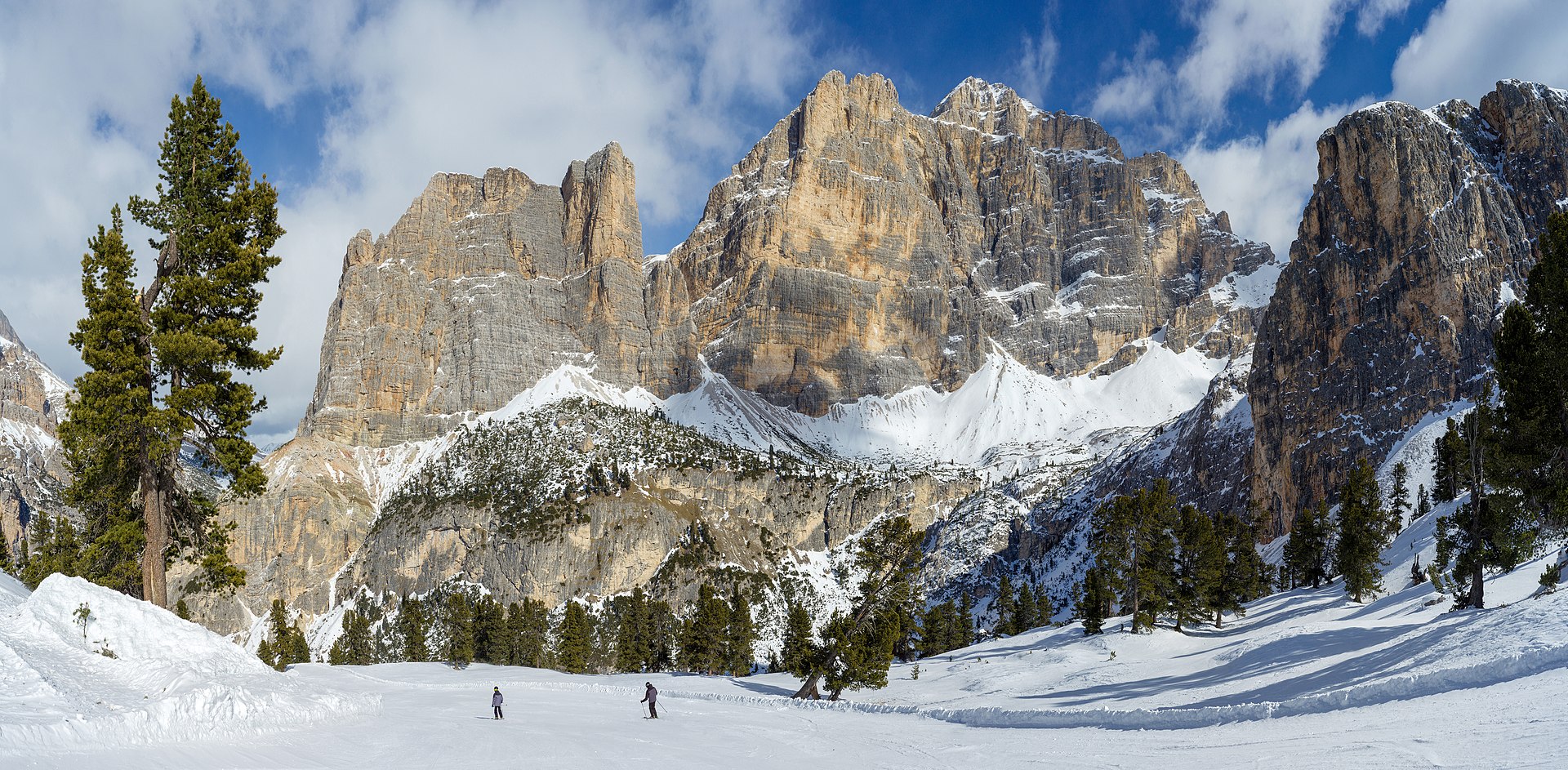 Skiers beneath Piza Scotoni and Piza Fanes de Medo in Val Badia