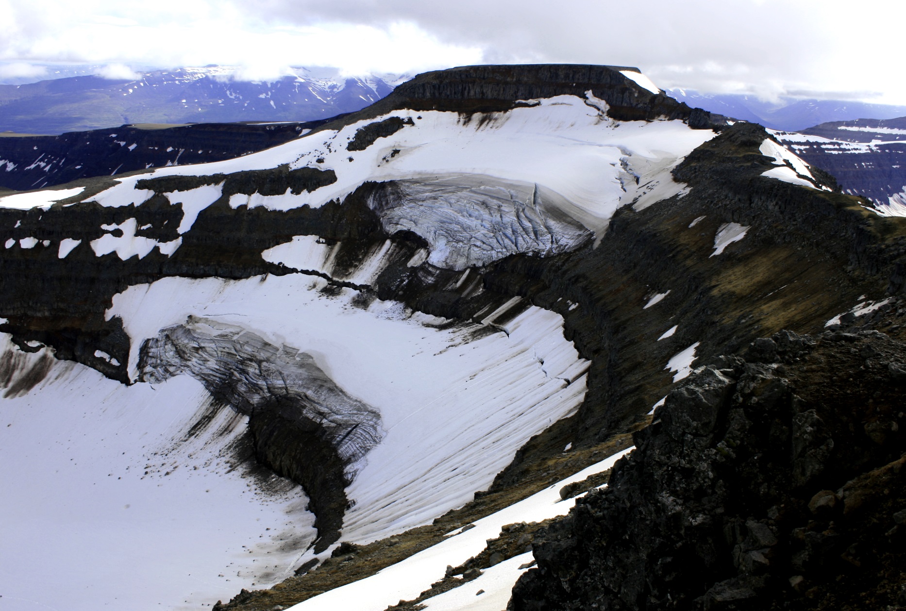 Small glaciers and late snowfields folded around Dýjafjallshnjúkur