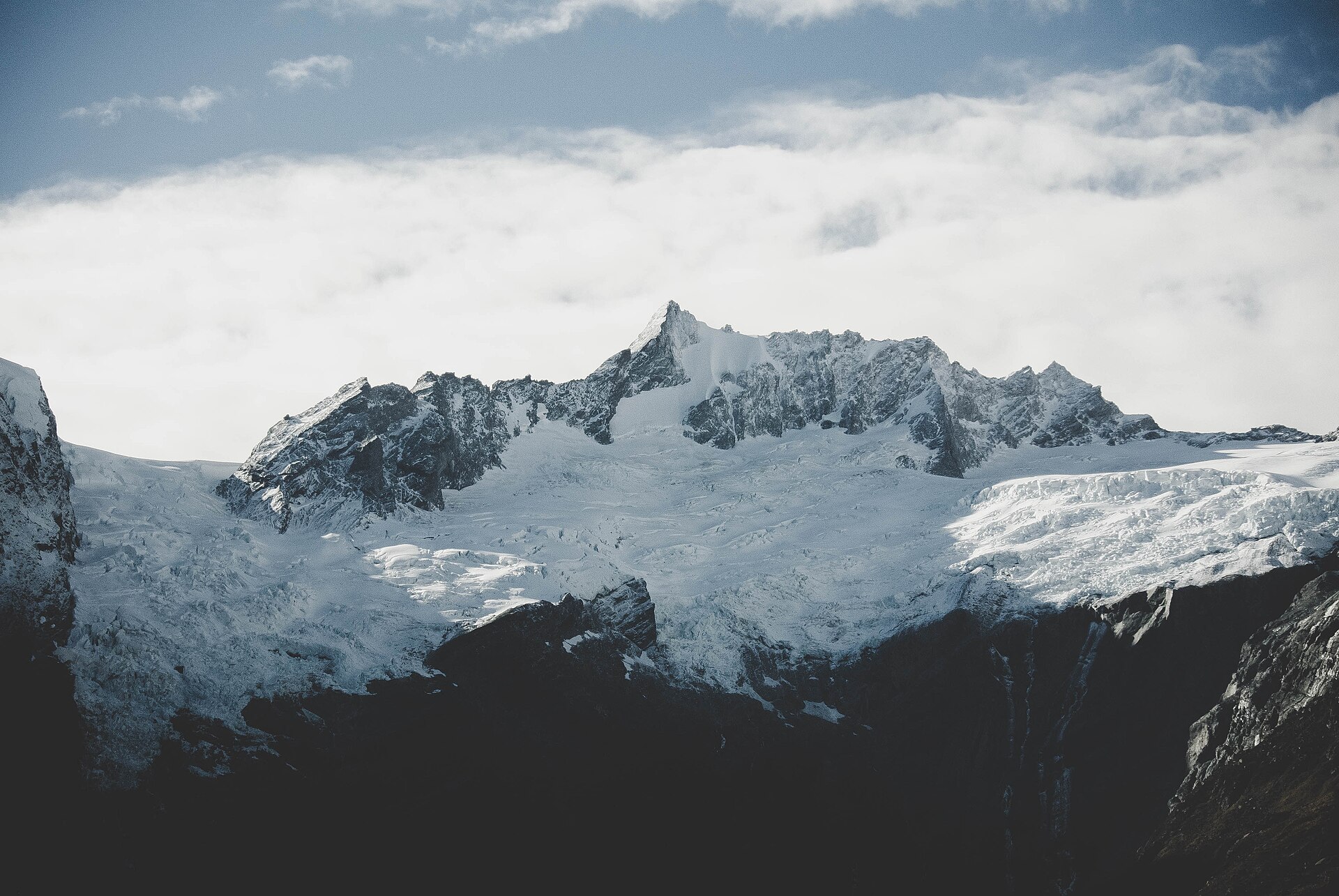 Tititea/Mount Aspiring rising above surrounding snowfields and glaciers
